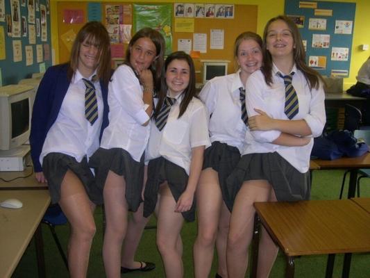 Teen Schoolgirls in Pantyhose