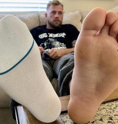 N Straight boy feet?