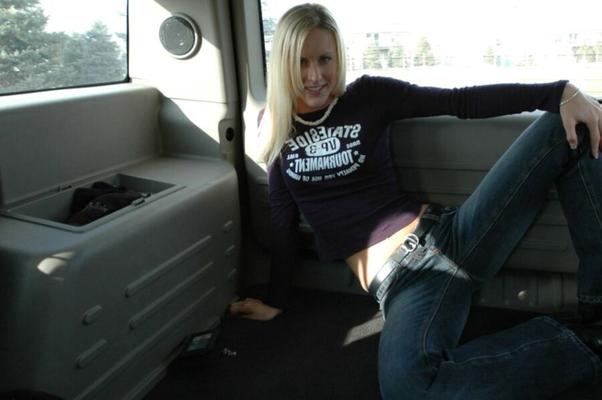 Seanna - Flashing in a Car