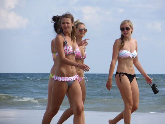 Teens in bikinis NN