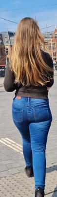 Von mir gejagt - Eine große Ladung heißer Teenie-Ärsche in engen Jeans