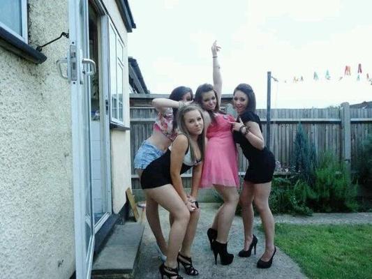 few of me out wit ma girls :)