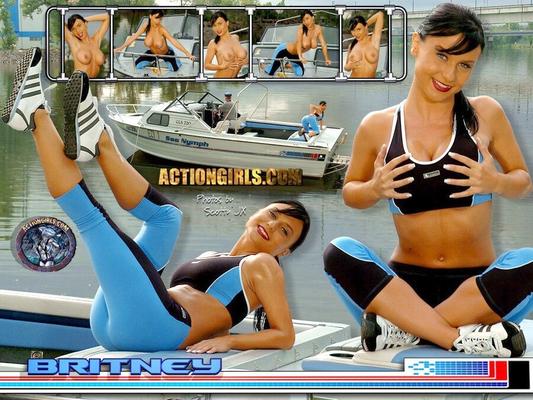 Britney - Promenade en bateau