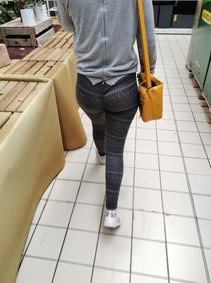 Puta francesa en legging