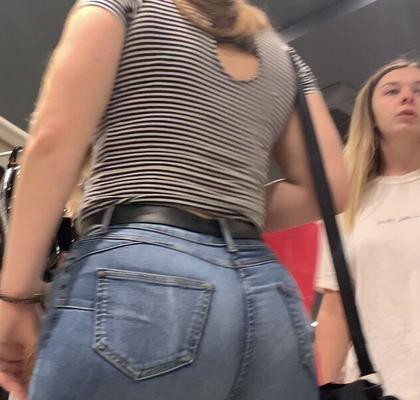 ¡Increíble pawg adolescente del Reino Unido en jeans!