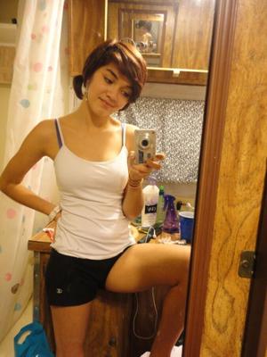 teen mirror selfshot