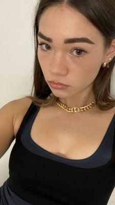 Sexy Petite Teen Slut (et quelques amis sexy)