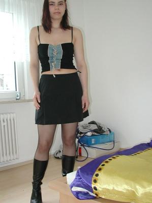 Simone, une adolescente allemande en collants (Bett)