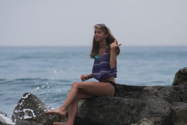 Puta loira adolescente na praia