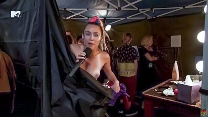 Miley Cyrus en los MTV Video Music Awards II