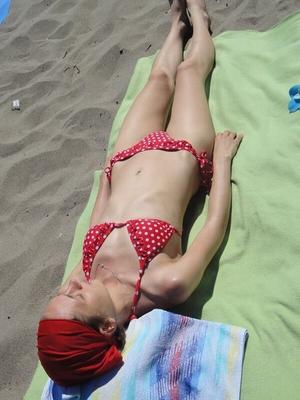 Skinny little thing in red bikini - cameltoe little queen