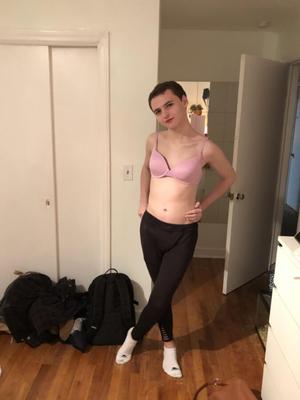 Crossdessing femboy se exibindo