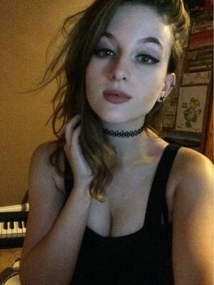 Way Cute UK Tumblr Girl Strung-Out-And-Frustrated / Lil Zelda -