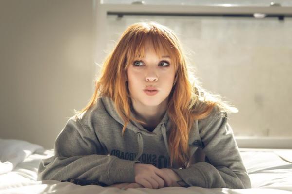 Pelirroja adolescente madi collins duro