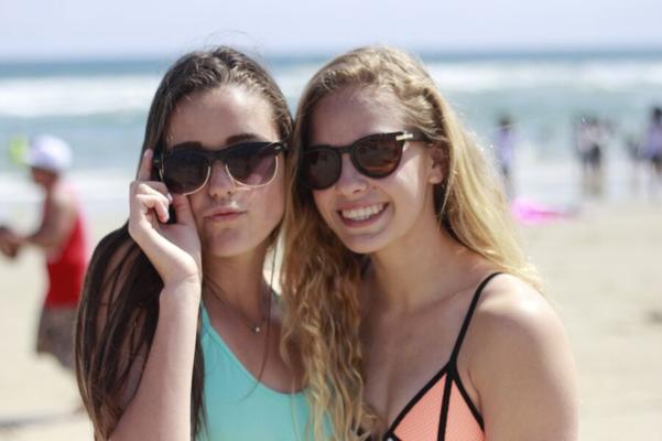 ......,,,.......BESTIES AT THE BEACH