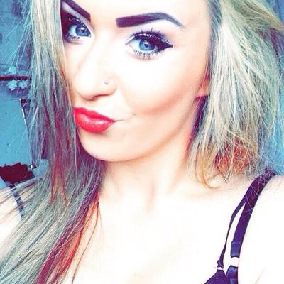 Dirty Blonde Chav Slag Demi M Dewsbury ist bereit, gefickt zu werden