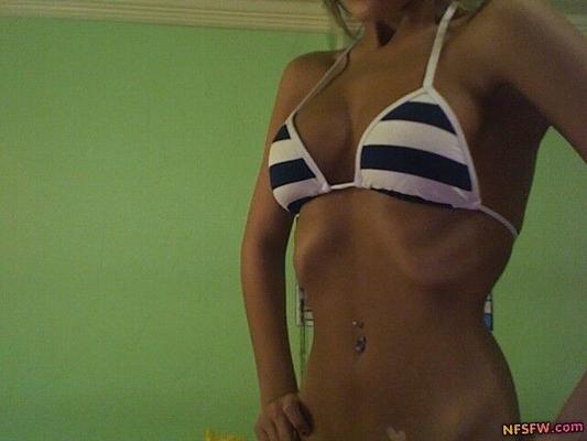 Webcam babe with a nice rack