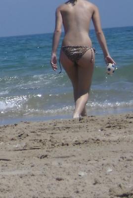 My sister at the beach/Mi hermana en la playa