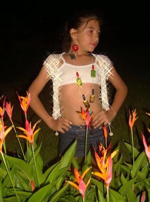 Colombian hot little girls showing small