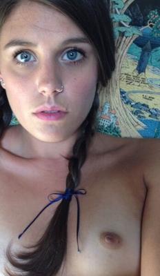 ojos azules tetas pequeñas