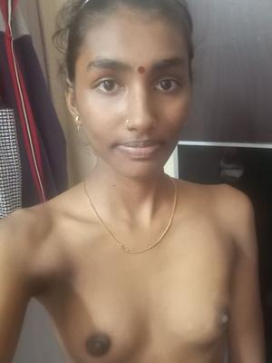 selfie nu d'une adolescente indienne