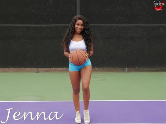 Jenna Foxx - B-Ball aux gros seins - sport. 