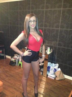 British Chav Teen Bimbo Sluts em roupas justas / leggings / tig