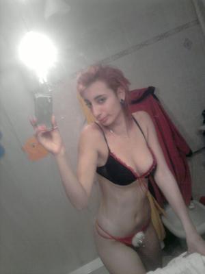 Selpics de fille emo italienne