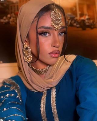 Nuttiger junger Bangladeshi Hijabi 7