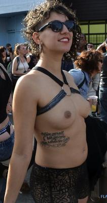 Nudistes/militants pour les droits topless