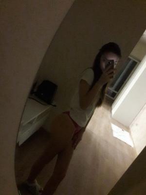 Young teen shared selfie pics