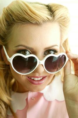 Lexi Belle faz pedido