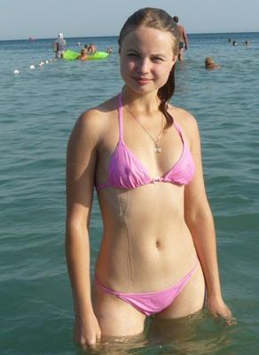 Teen blonds in bikini 2