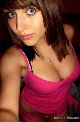 Filles amateurs mignonnes et sexy posant