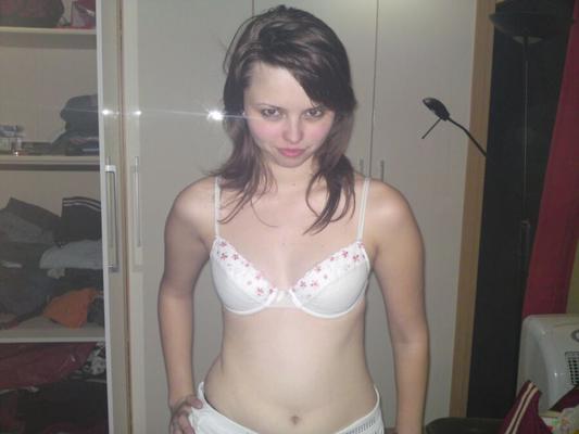 Young Cute Naked Teen Girl     P-P ¤