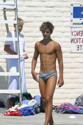 Les gars en Speedo