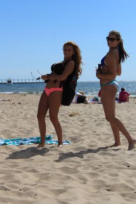 chicas impresionantes en la playa