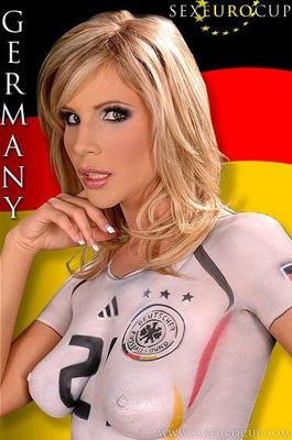 Die deutsche Fußball-WM-Mannschaft wird von Tiffany Rousso unterstützt