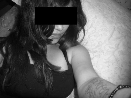 Ex-fille aux gros seins Emo (NN)