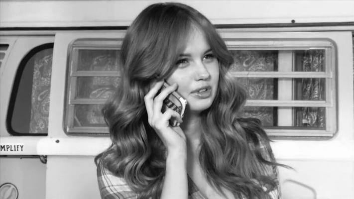 Debby Ryan - Abercrombie Capturas de tela