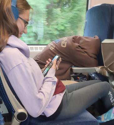 La flaca adolescente polaca NN sincera en el tren