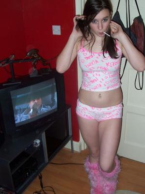 Hannah amateur britannique - tenue rose