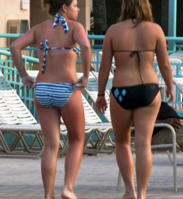 Teen - Candid Thicc BFFs at Pool