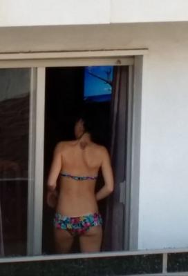 Spying my neighbour/Espiando a mi vecina