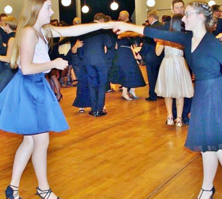 Cours de danse avec des filles en collants