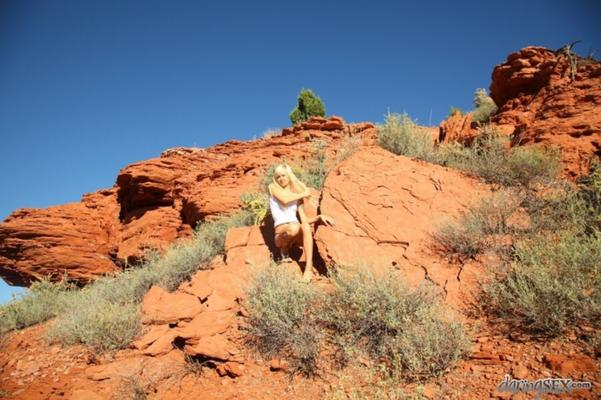 Emma Mae naked glamour in the desert