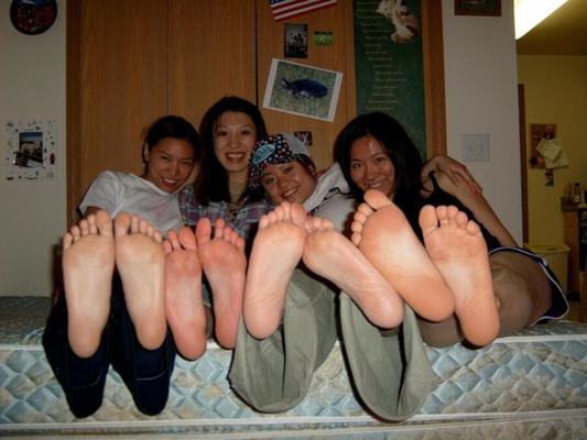 Sexy feet in groups