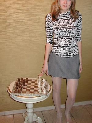 Nicole, une adolescente allemande en collants (Schach)