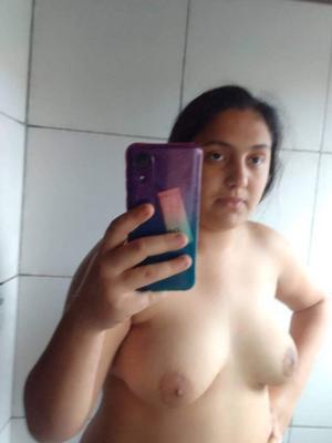 Chica brasileña desnuda