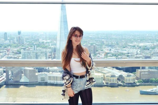 ¡El año pasado nuestra familia fue a Londres y Magda estaba sexy!